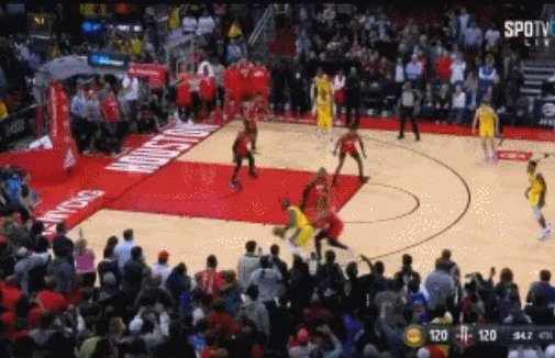 开云官网-詹姆斯放弃绝杀赛后引争议 沃格尔：相信他的决策