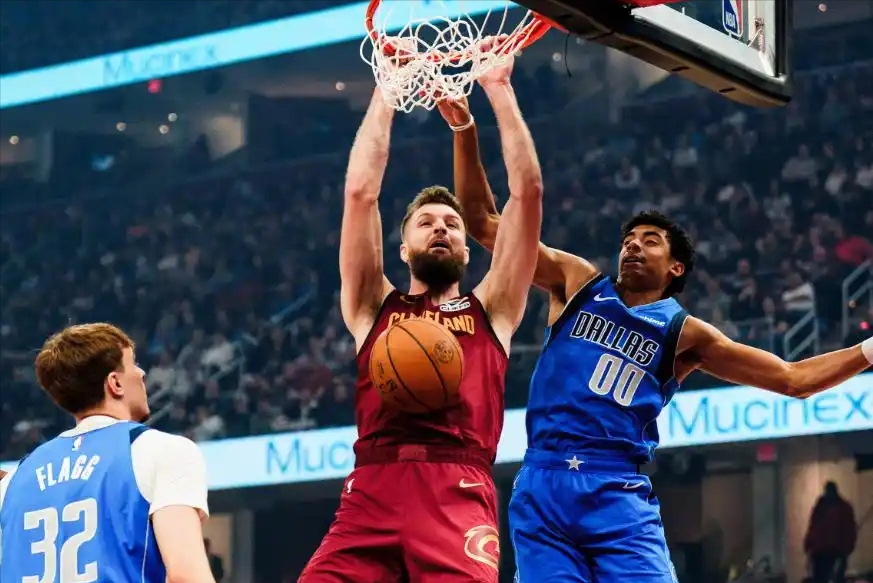 开云体育-首秀24+8+6记三分!“黑八”功臣&6400万先生,哈登超级帮手来了