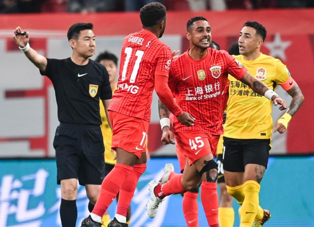 开云体育-4-1！武磊梅开二度，中超卫冕冠军首胜，郑智又输了：遭遇两连败